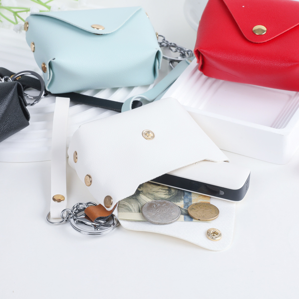 Simple leather portable earphone case, fresh and simple items, pu, carry with you, cute mini coins in an ins style Application Scenario
