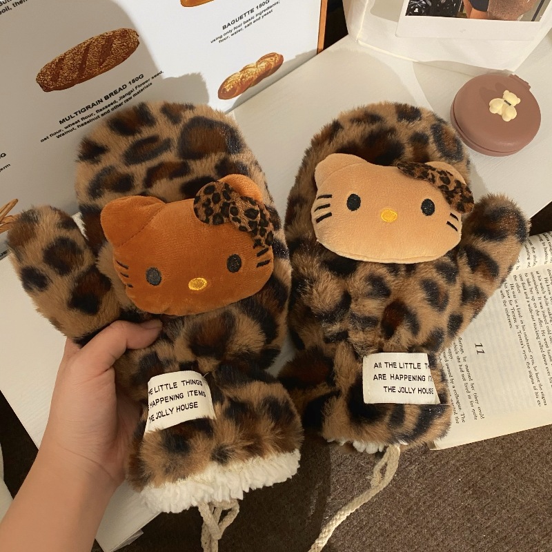 High appearance level leopard print cat gloves, women's winter plush gloves, student cold-proof cycling warm fleece and thickened gloves Application Scenario