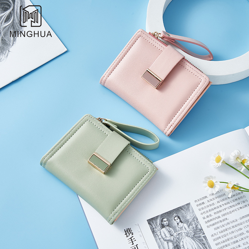 This short solid-color small coin wallet exudes a sense of luxury. It is a fresh and simple student small wallet, a cross-border wallet, and a light luxury coin wallet full figure