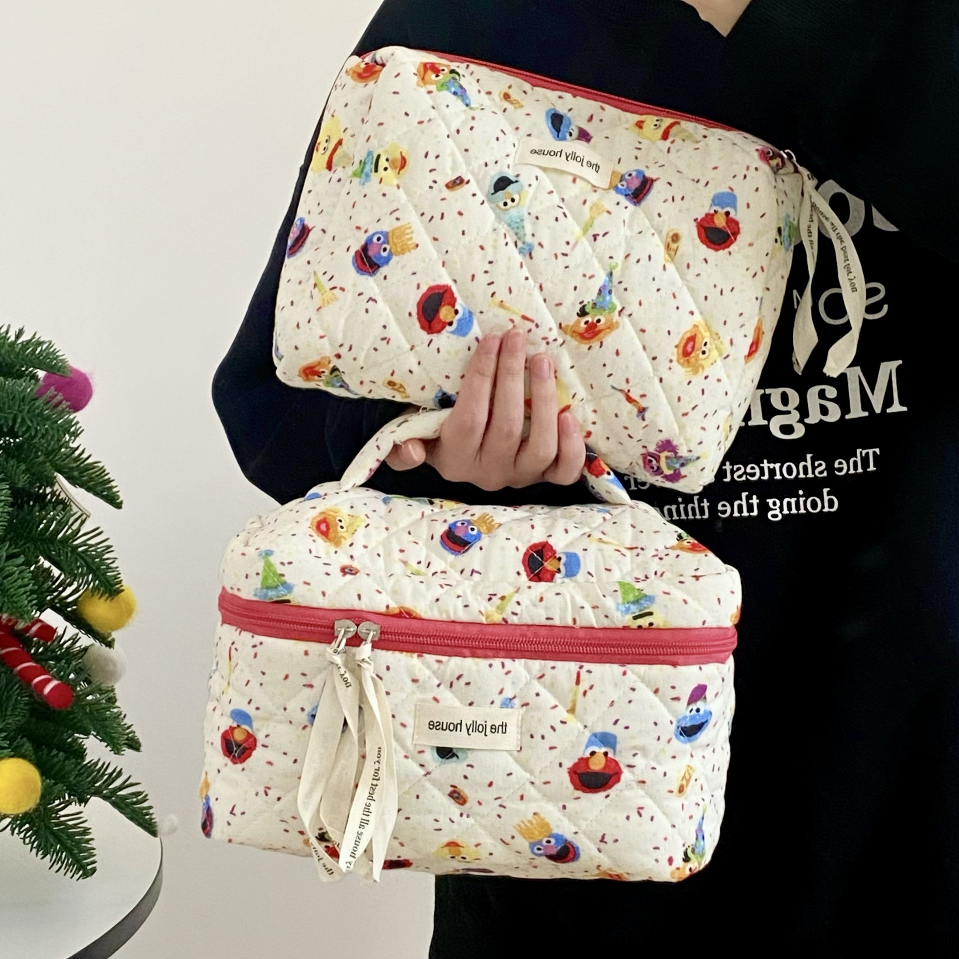 Cartoon and fun makeup bag, large-capacity female student dormitory cosmetics storage bag, travel and toiletries bag full figure