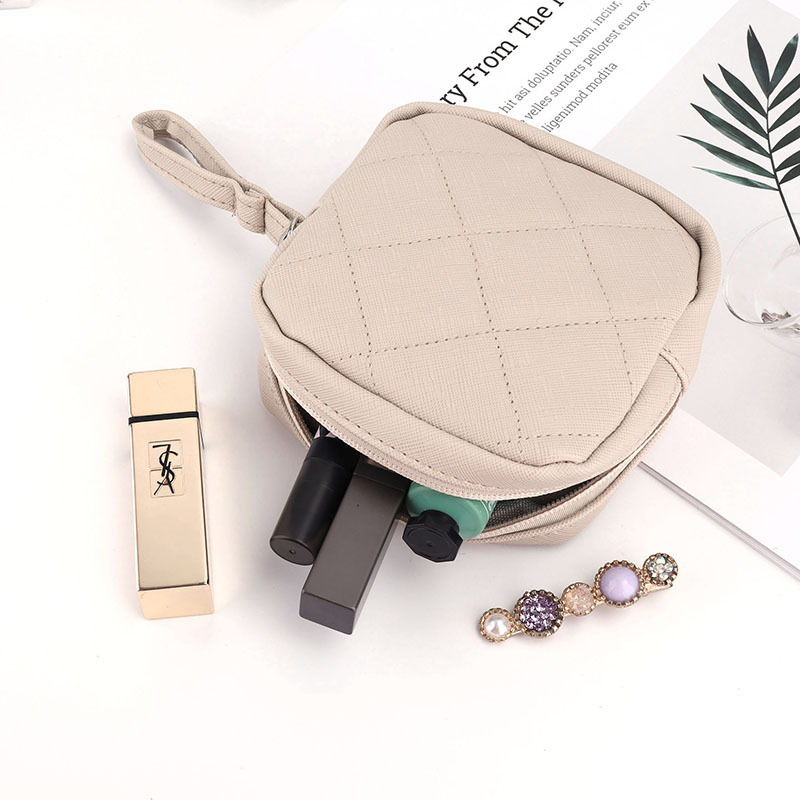 Mini and cute coin purse for girls, key case, card case, thickened square sanitary napkin storage bag for students Item Picture