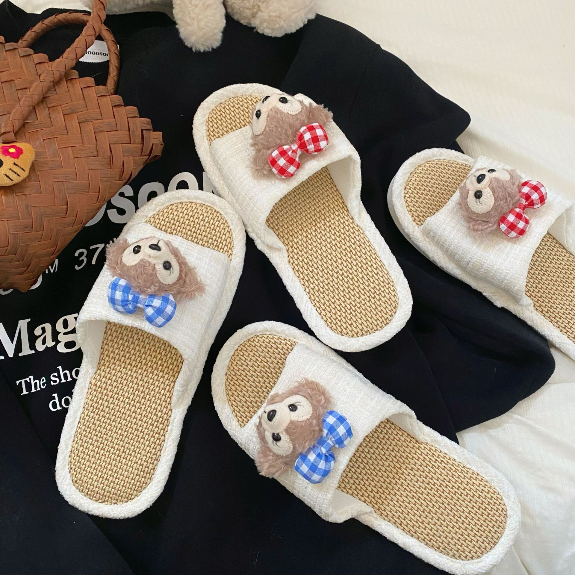 Cute plush bear slippers for women, 2024 new autumn and winter home one-line slippers, indoor anti-slip soft-soled floor slippers Application Scenario