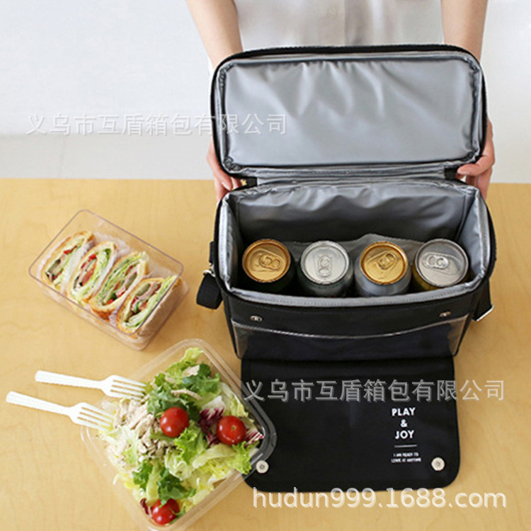 Amazon's new multi-functional ice pack car, a vehicle-mounted picnic, insulated ice pack, storage, and backrest hanging bag Application Scenario