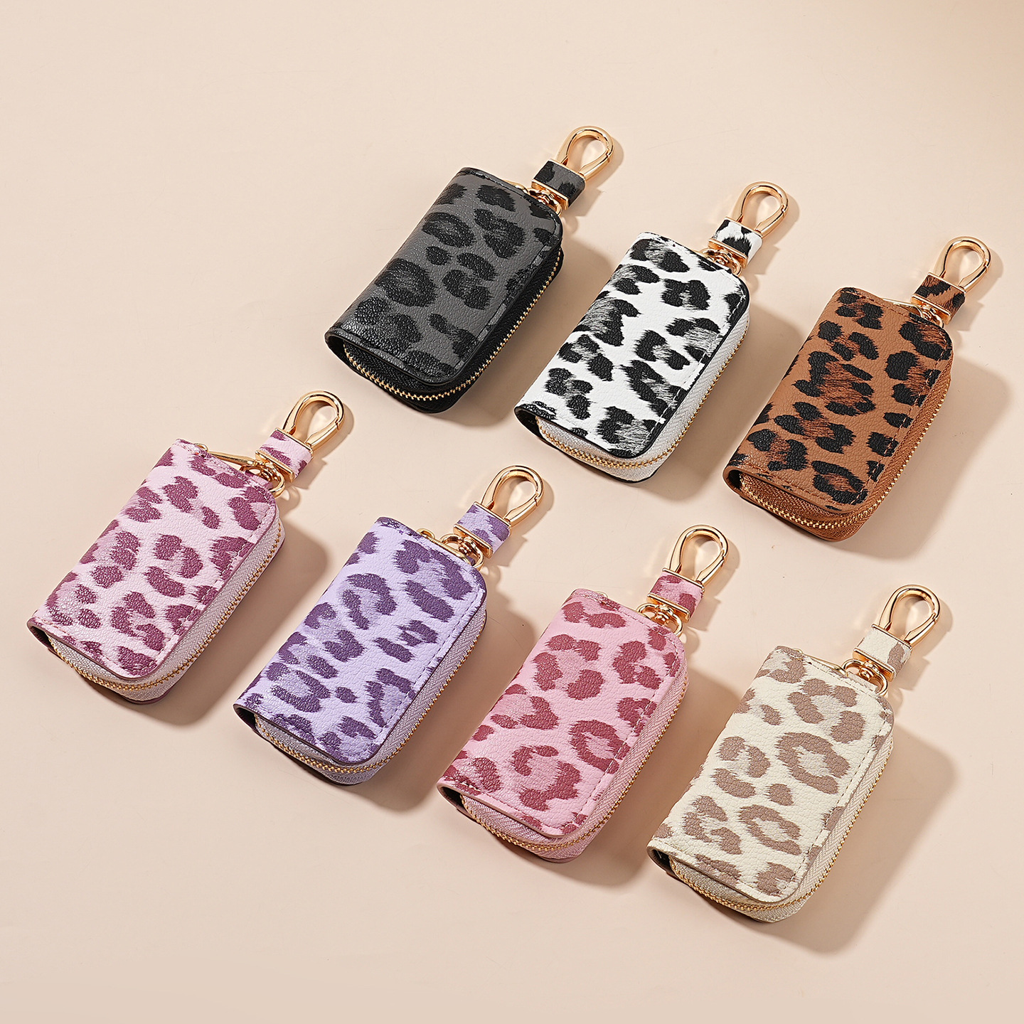 New car key case, unisex car key storage bag, creative leopard print leather pendant keychain Application Scenario