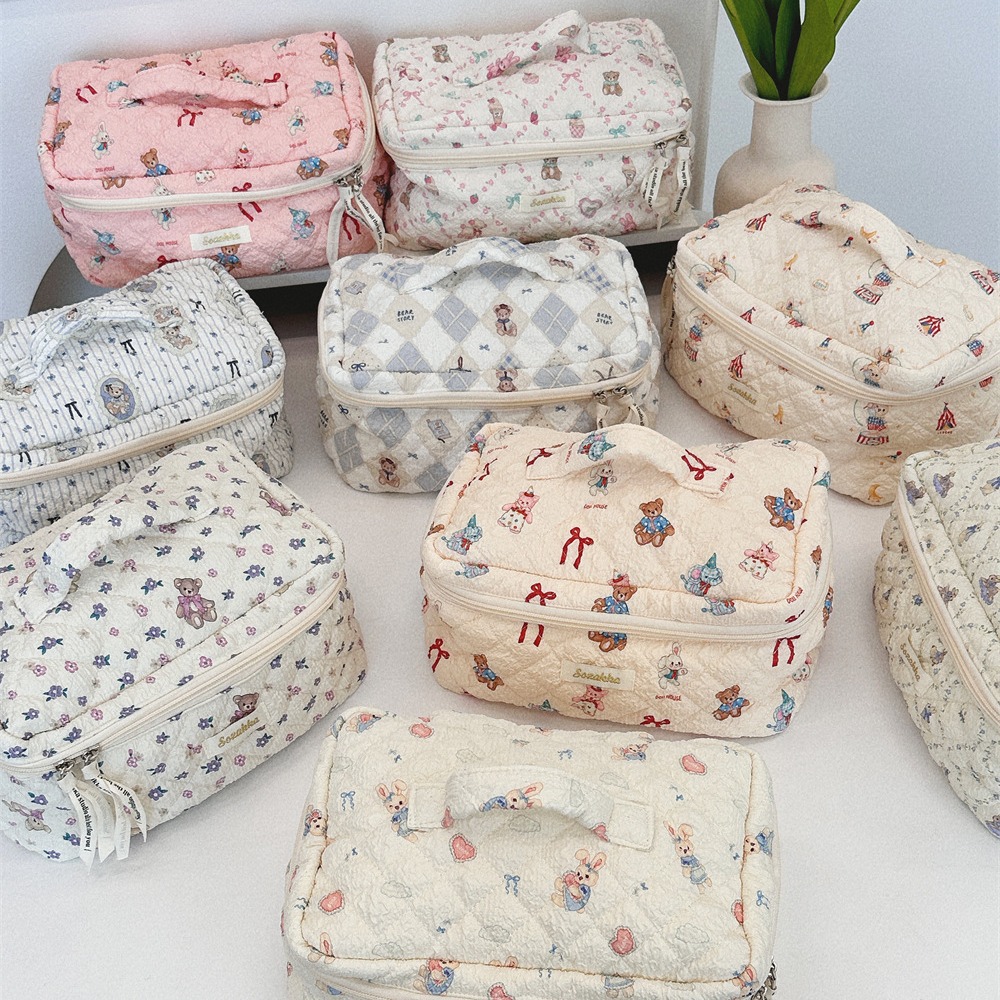 4831 2024 New Cartoon Makeup Bag, women's travel Portable large-capacity cosmetics storage bag, handbag full figure