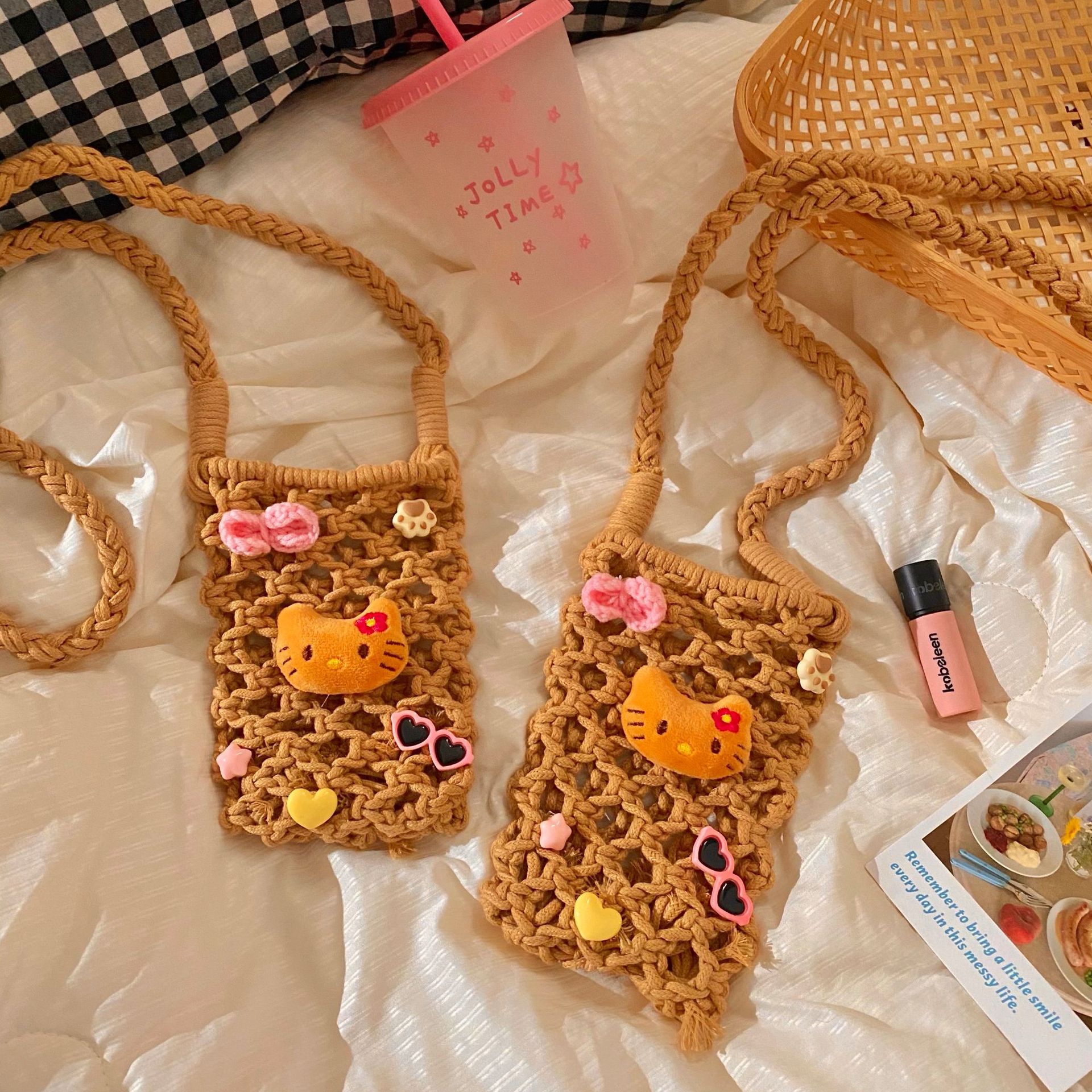 New summer vacation walking bag with black leather Hawaiian cat crossbody, hand-woven mobile phone single-shoulder hollowed-out bag details Picture