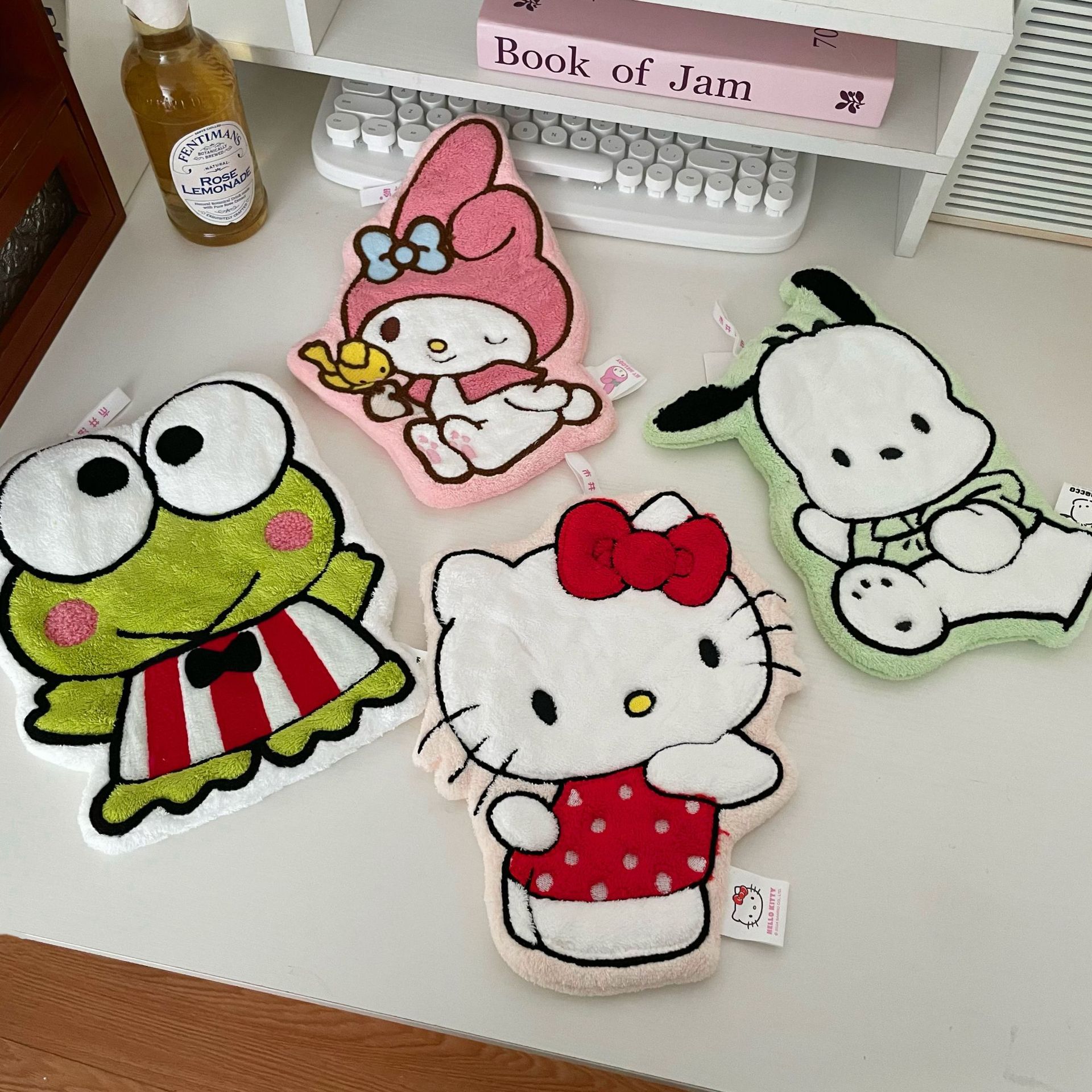 Authorized and genuine! Sanrio hand towels, coral fleece hand washing towels, double-layer thickened highly absorbent and stretchable towels details Picture