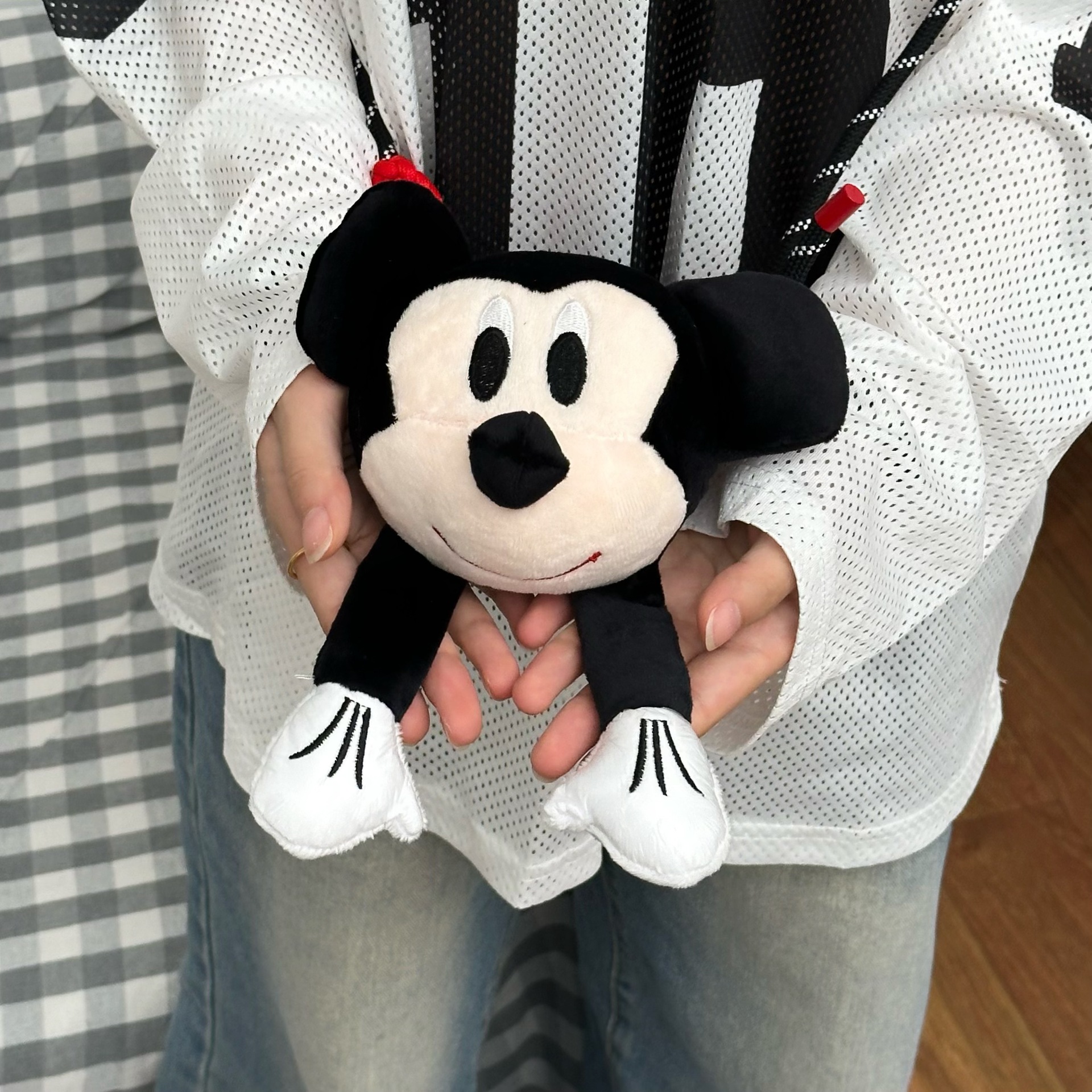 Cute Mickey Mouse head phone back clip, cartoon three-dimensional adjustable phone chain decoration, portable phone holder lanyard details Picture