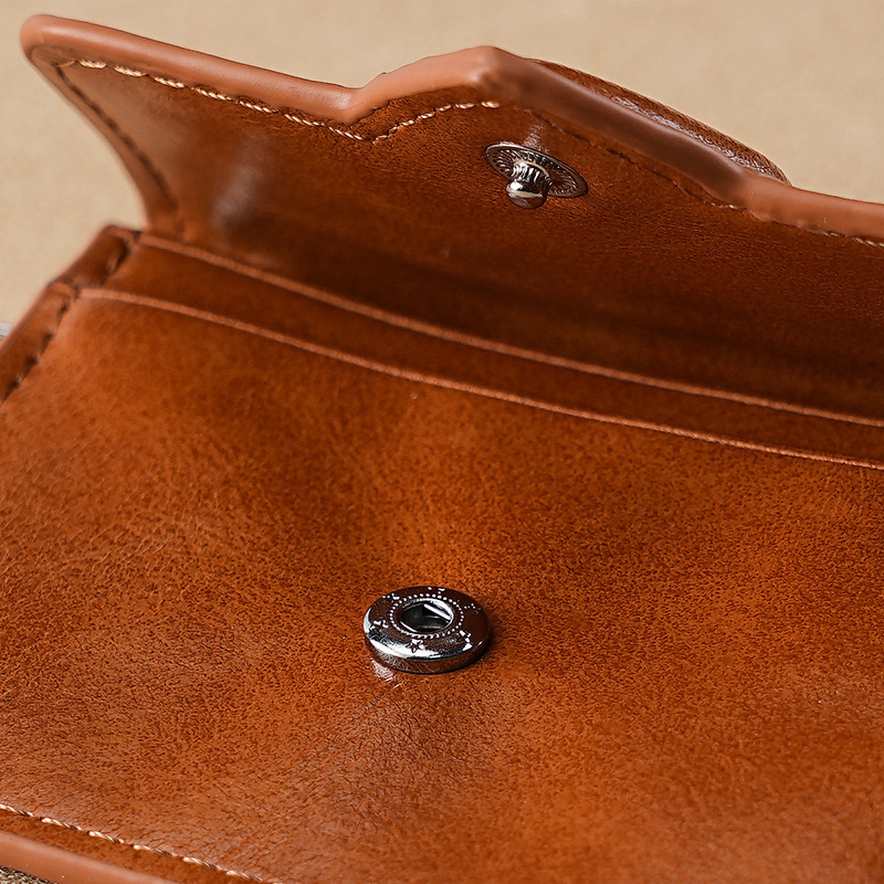 The oil wax leather coin wallet is a high-end, heartwarming, convenient mini bag for both men and women, with multiple compartments and anti-magnetic card bags. It comes with two certificates Application Scenario