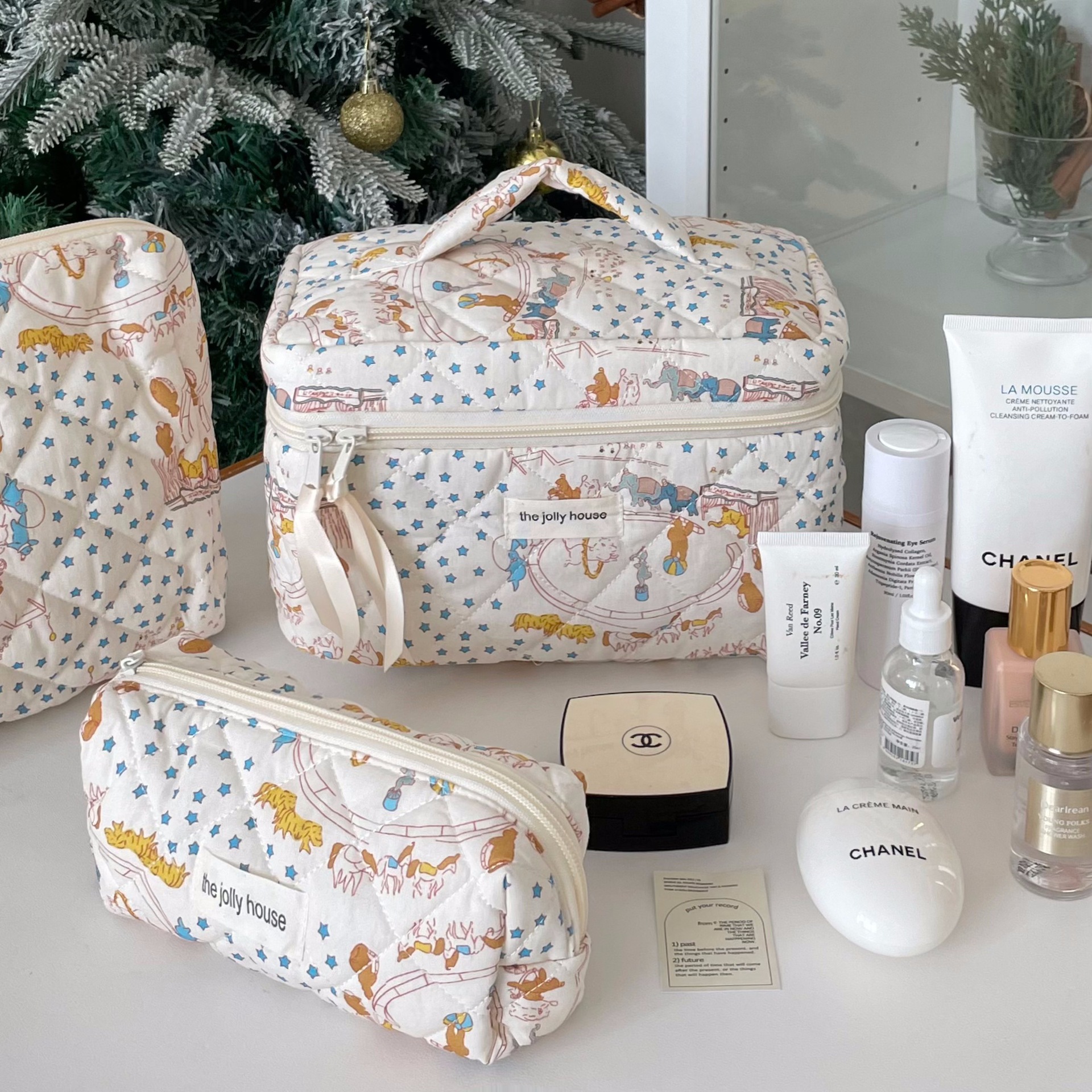 Ins-style circus makeup bag 2024 New Portable large-capacity makeup brush storage bag, business trip toiletries bag for women details Picture