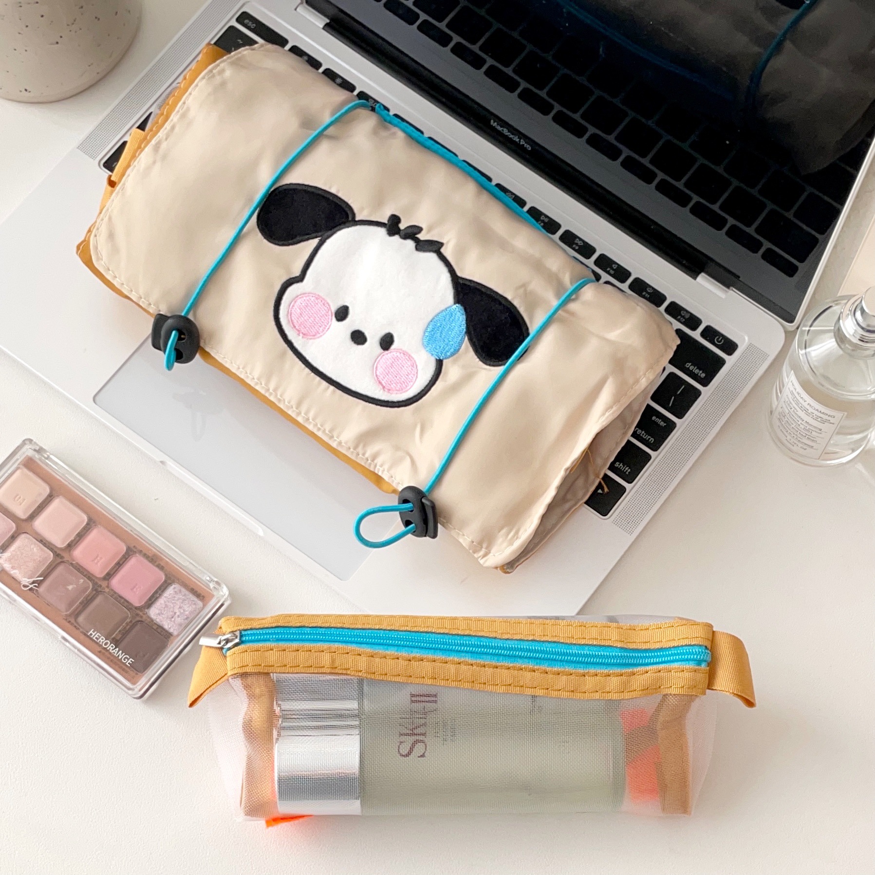 Cute folding makeup bag for women, large-capacity portable, Ins-style travel new toiletry bag, skin care product storage bag for women Application Scenario