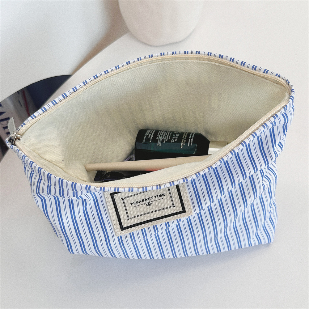 311024 Fresh Blue Striped Makeup Bag, large-capacity toiletry bag, Portable cosmetics storage bag for business trips and travels Application Scenario