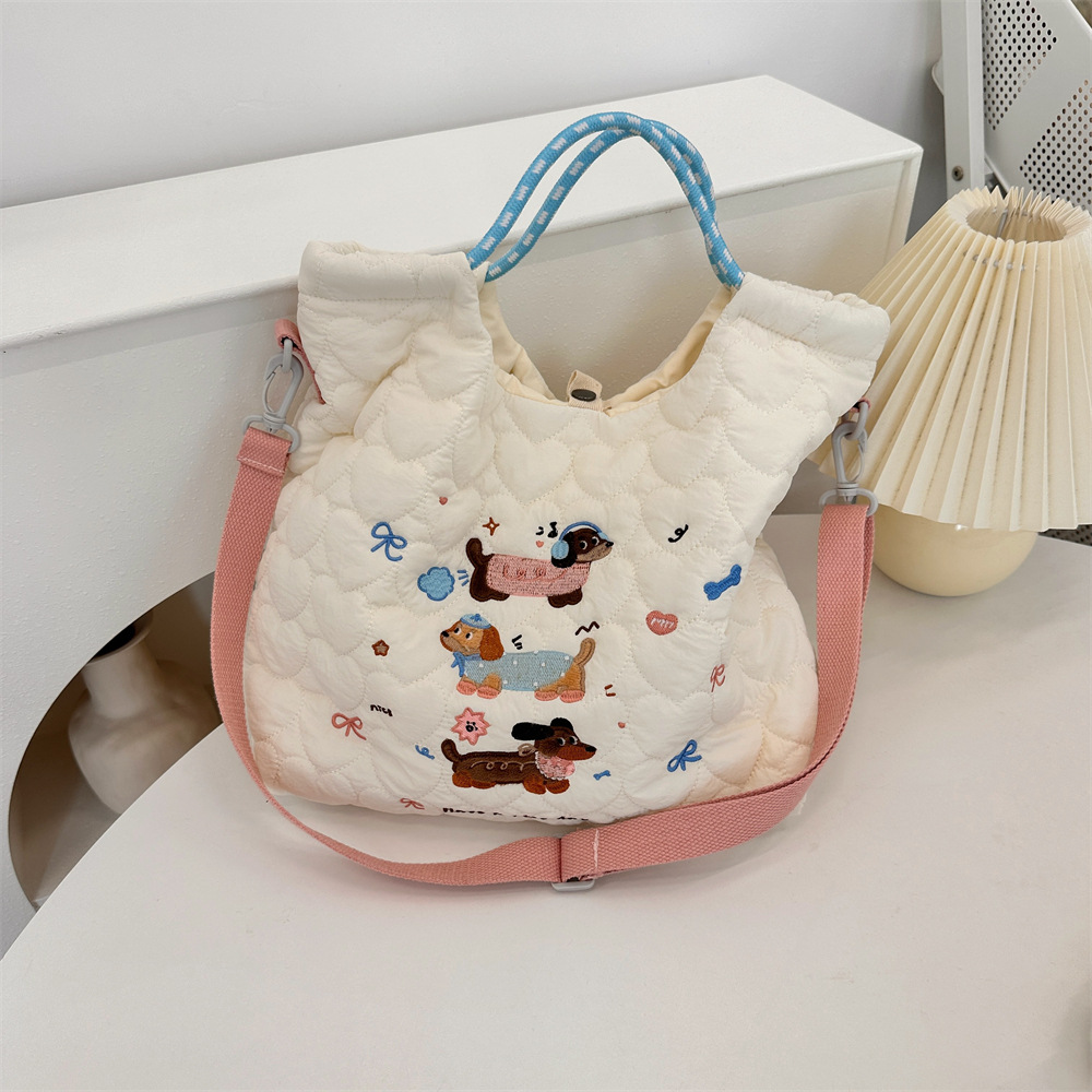 49272 cartoon-embroidered soft and cute crossbody bag, large-capacity single-shoulder handbag, quilted cotton commuting tote bag Application Scenario