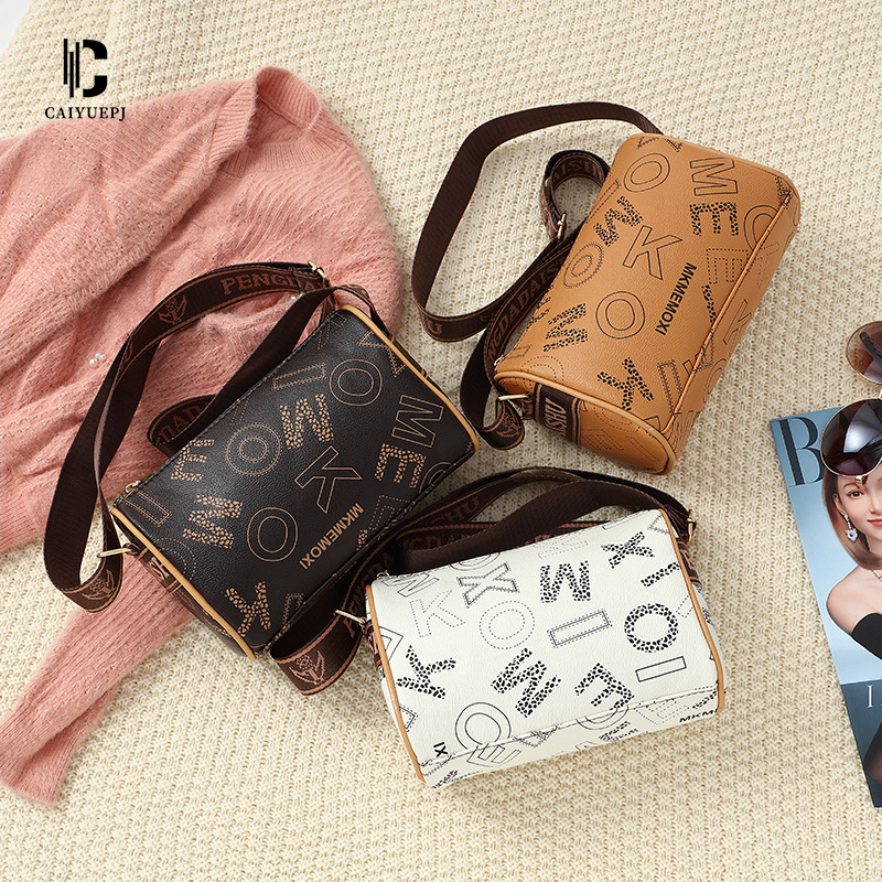 New fashionable letter print wide shoulder strap simple single-shoulder bag for women, casual retro crossbody bag, cross-border pillow bag full figure
