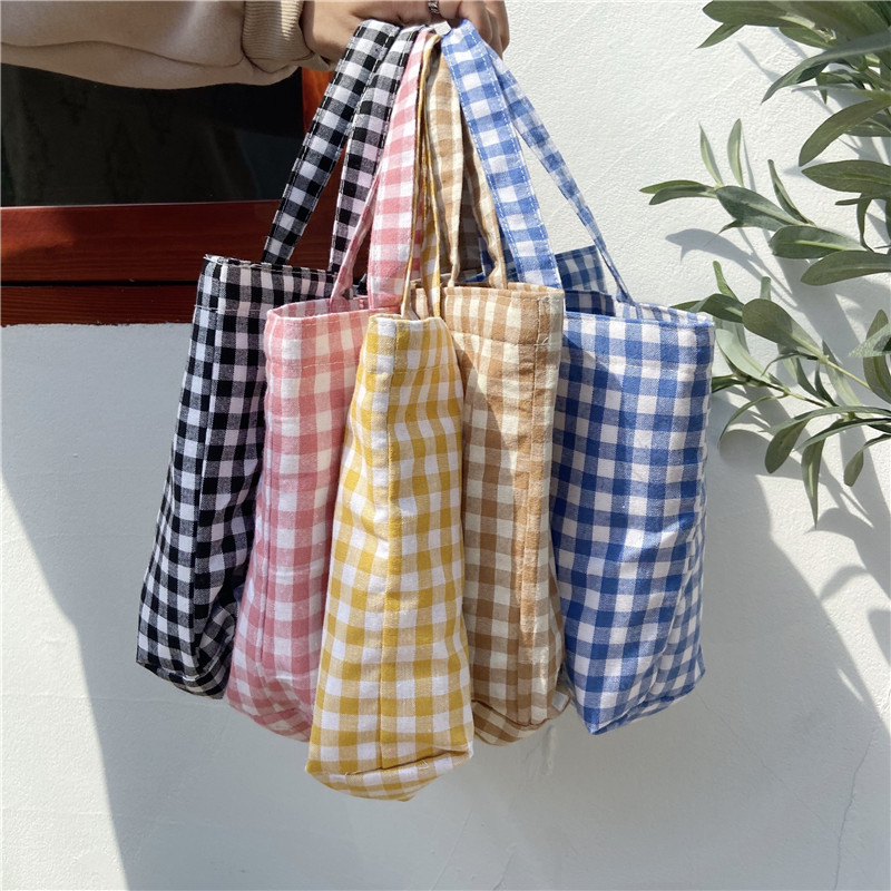 010271 Artistic, fresh and portable bento bag, Japanese-style checkered mommy and student hand-held small bag, walking cloth bag Application Scenario