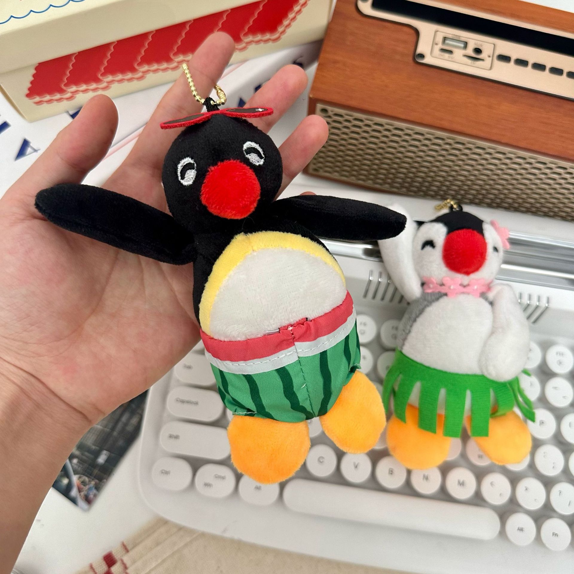 Creative and funny summer penguin plush trinkets, cute figurines, pendants, soothing dolls, bags, keychains Specification drawing