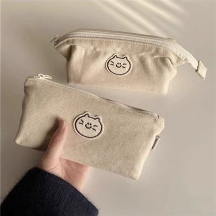 Homemade cute cat and dog pen case, ins style, salt-themed, fresh and clean, high appearance level, large-capacity canvas stationery bag full figure