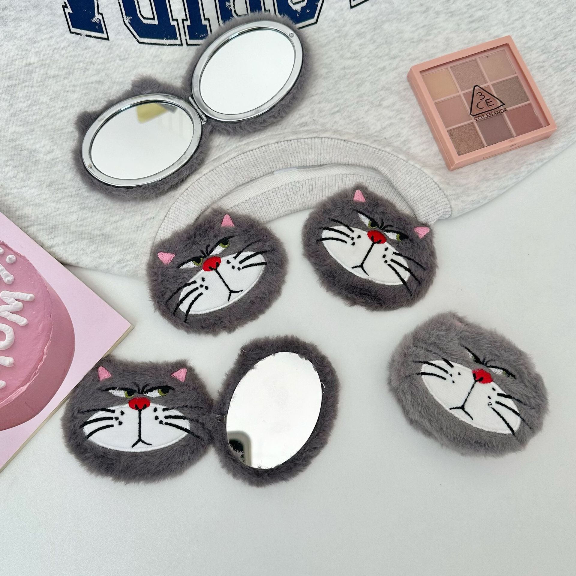 Plush cat makeup mirror, cute small size for girls, portable small mirror for students, touch-up mirror, folding small round mirror Specification drawing
