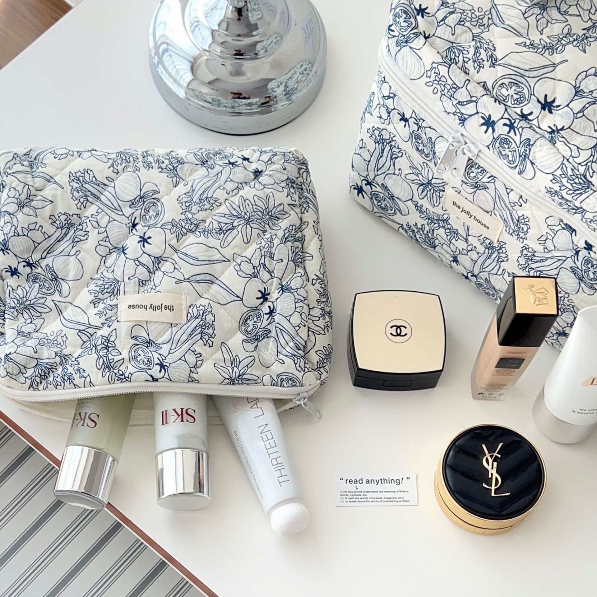 New deep blue flower makeup bag for women, a portable large-capacity cosmetics storage bag, and a hand-held toiletry bag for traveling details Picture