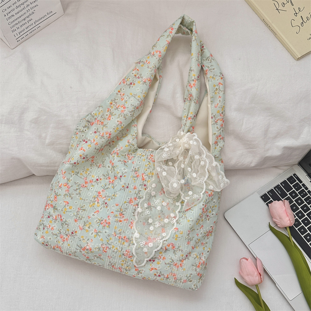 41083 Korean niche hollowed-out floral canvas bag for women, 2024 new large-capacity commuter underarm bag, single-shoulder bag details Picture
