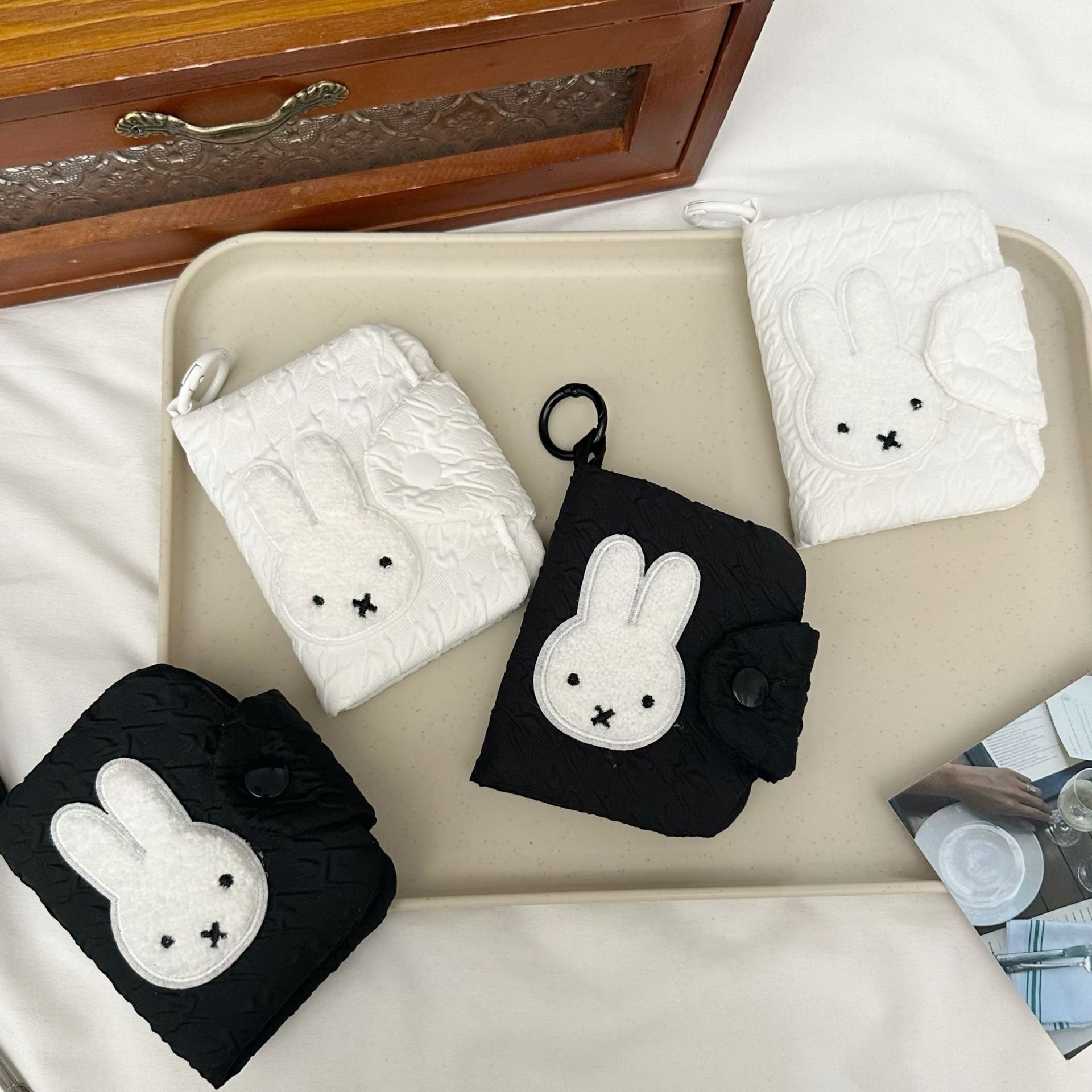 Cute little rabbit pleated coin purse for women, ins simple earphone case, retro storage, coins, ID card, multi-layer card case details Picture