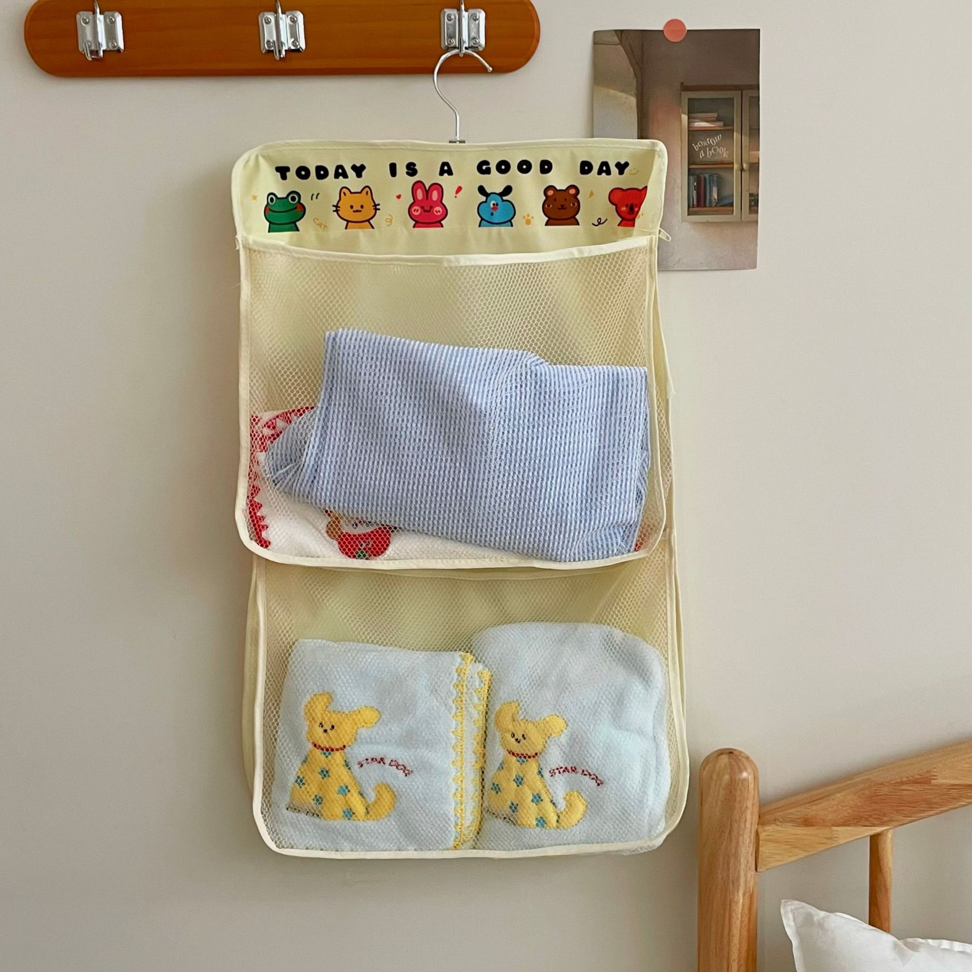 Animal pattern hanging bag type underwear and underpants storage bag, bedside wardrobe hanging bag in the dormitory, hanging bag for miscellaneous items behind the door, net bag details Picture