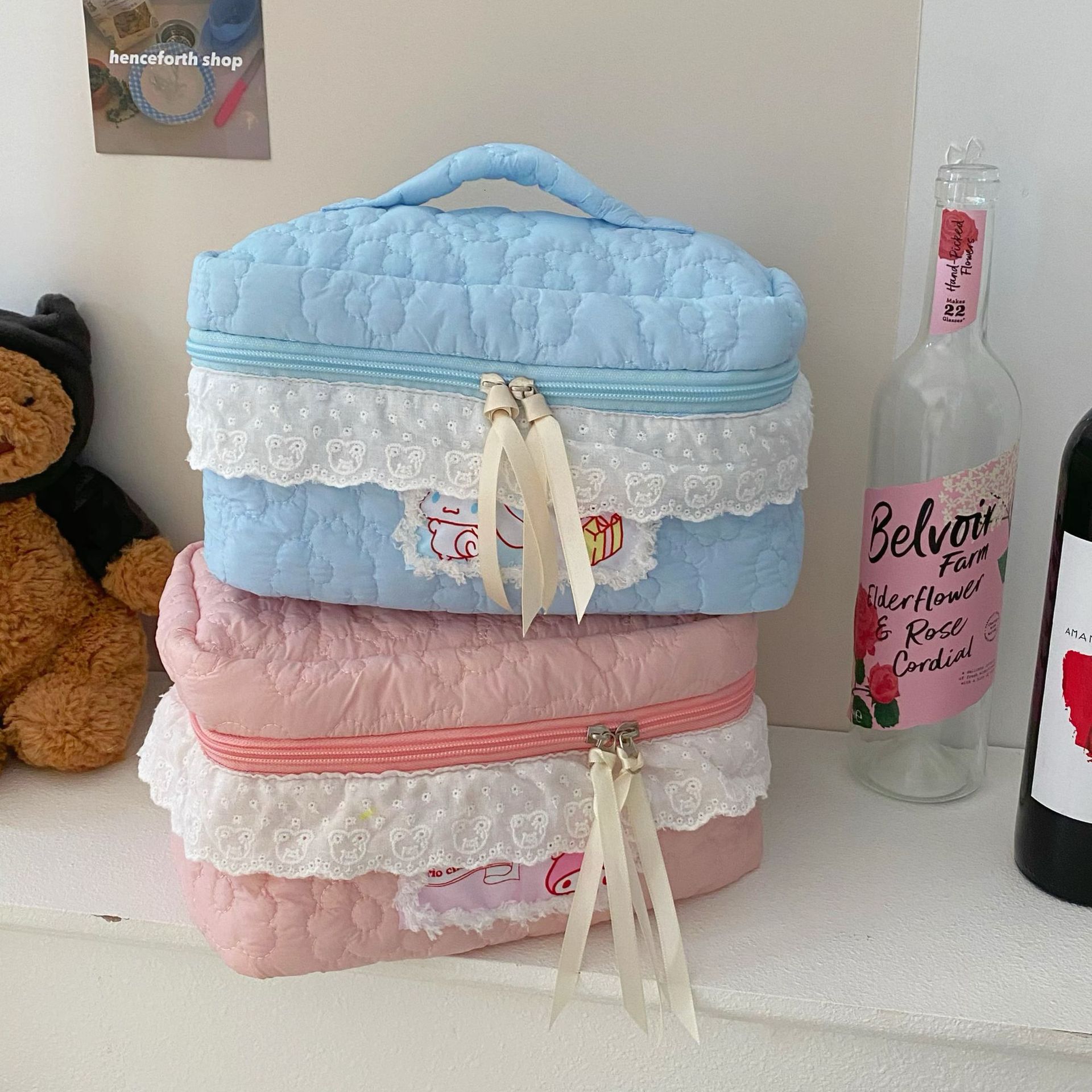 Lace candy-colored cartoon makeup bag, large-capacity storage bag, student portable travel toiletries bag, hand-held storage bag details Picture