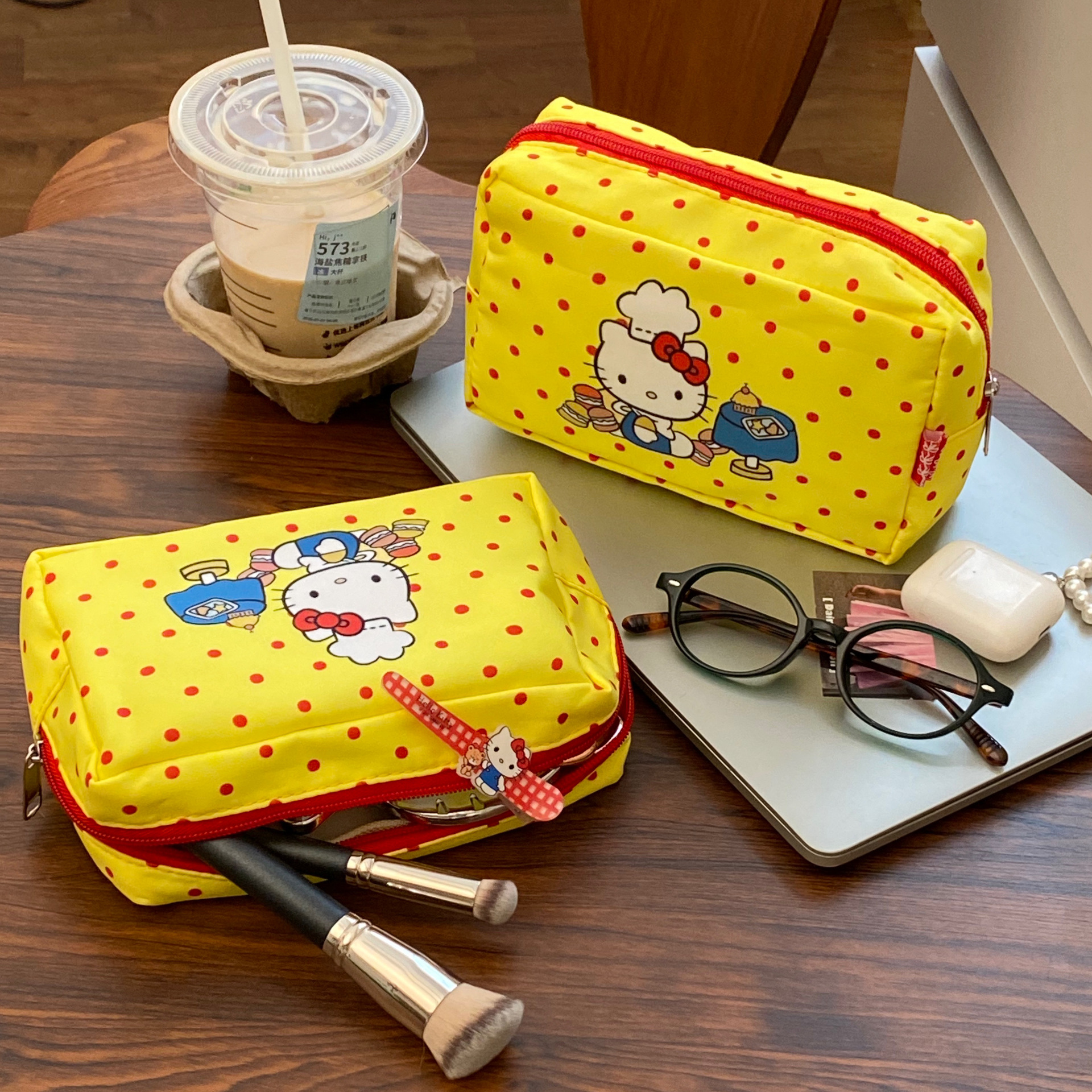 Japanese-style cartoon polka dot cat storage bag, essential travel storage bag, large-capacity portable cosmetics and toiletries bag for women Specification drawing