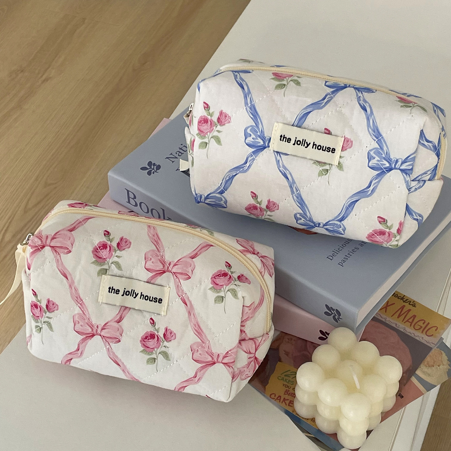 Bow flower storage bag, court-style retro soft and fluffy toiletries bag, quilted soft and shockproof, cute octagonal bag Specification drawing