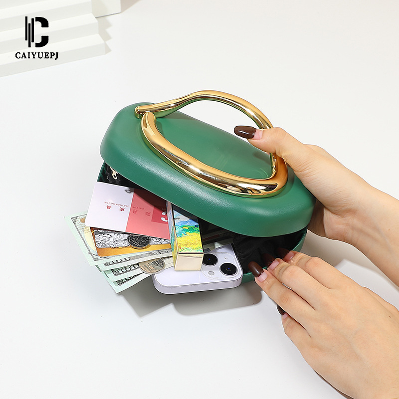 New cross-border European and American trend classic round box hand-held dinner bag, mini small bag, retro chain single-shoulder crossbody bag Application Scenario