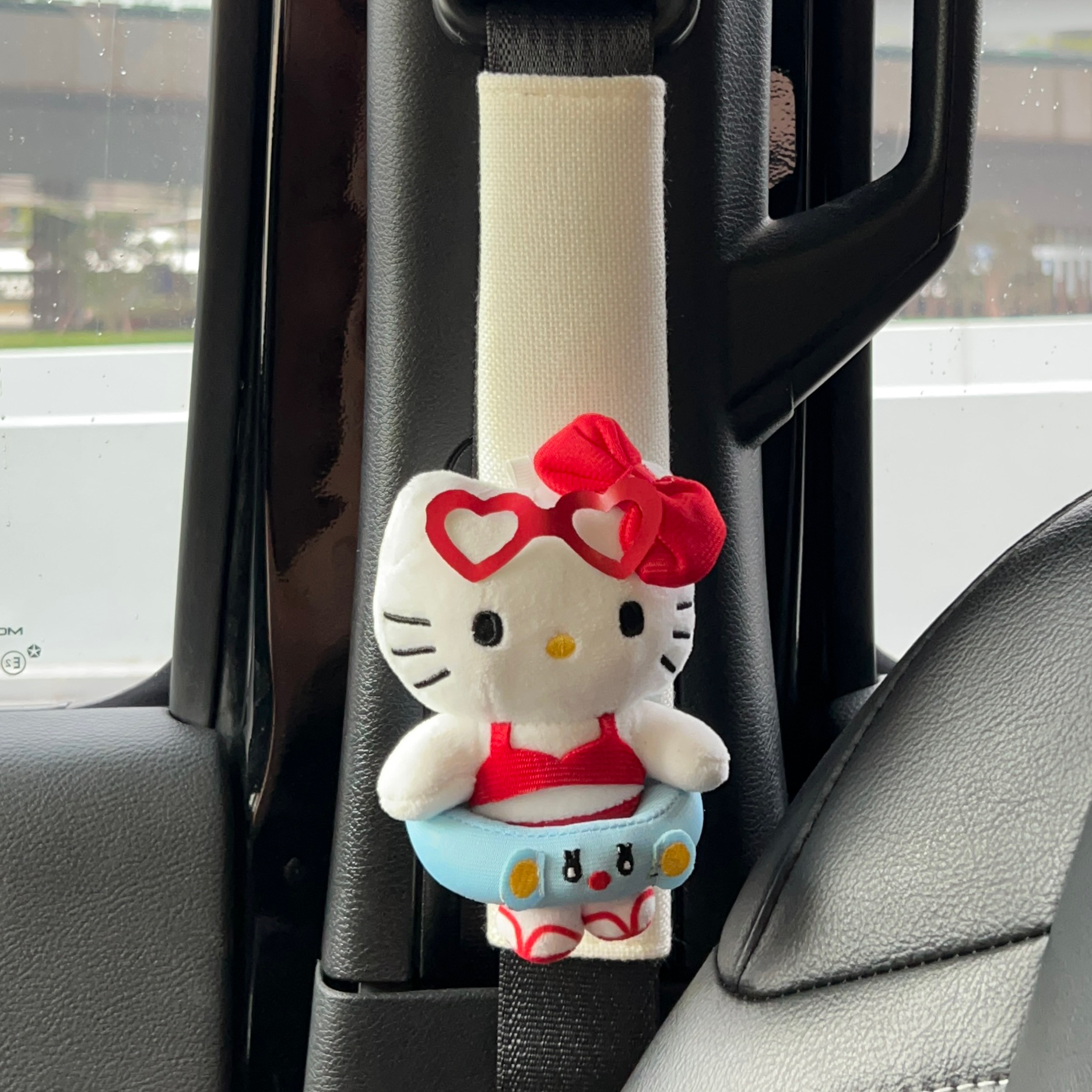 Cartoon swimming ring, cat, car seat belt, shoulder guard, high-end look, female car interior decoration, anti-strangling neck car cover Specification drawing
