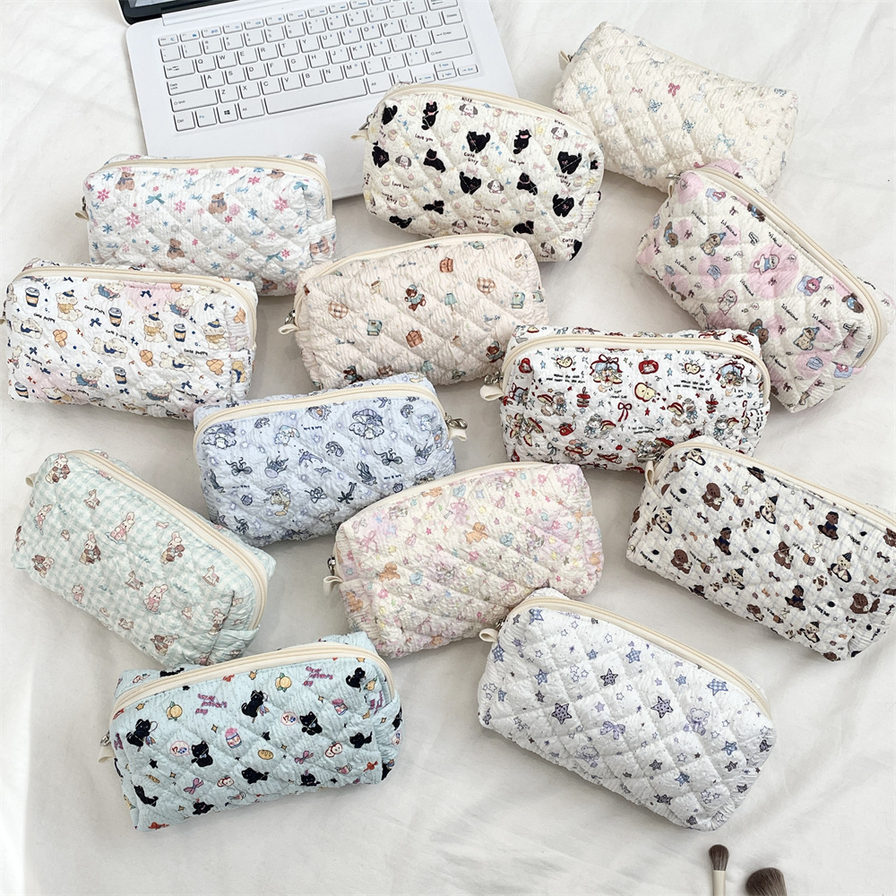 5424 Cartoon embossed quilted pen case, hand-held makeup bag, large-capacity storage for women, student zipper stationery pen case full figure