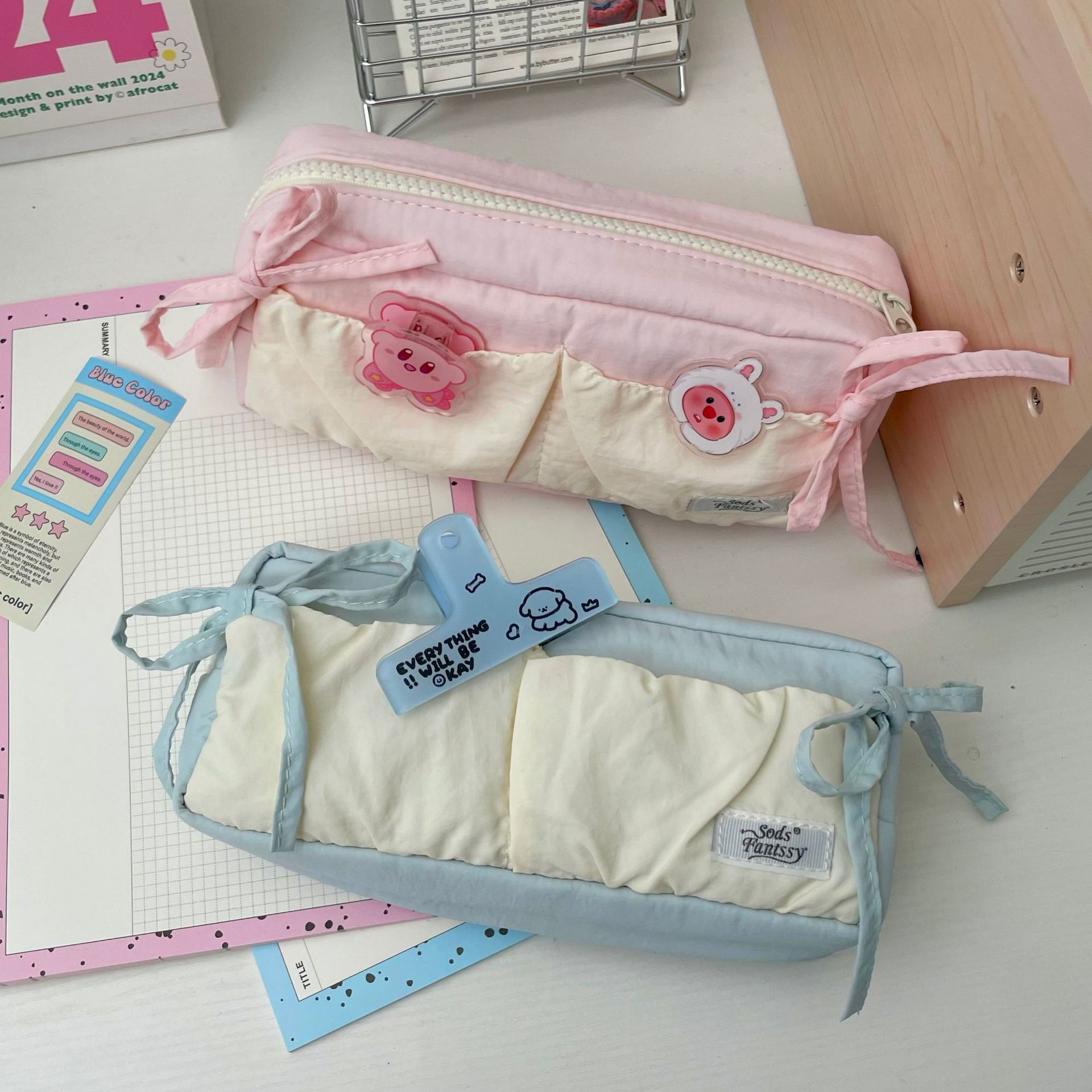 Milk and fluffy Cloud bow pen case, large-capacity water-resistant fabric stationery bag, junior high school and senior high school girls' stationery box full figure