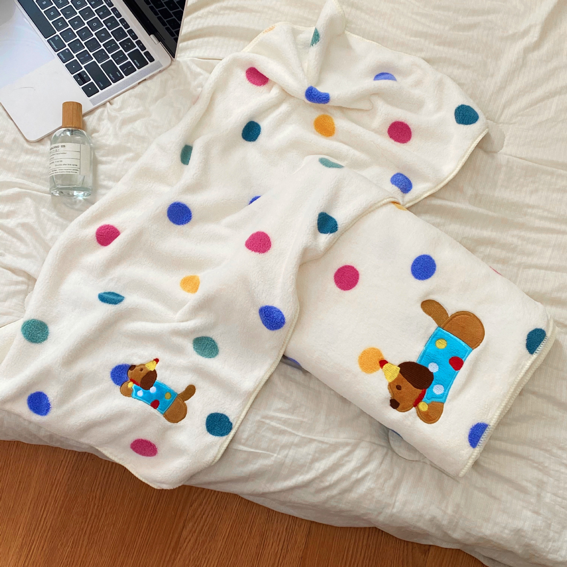 Soft and fluffy spotted dog bath towel, dry hair cap, suitable for bathing and wrapping, highly absorbent bathroom towel for girls Application Scenario