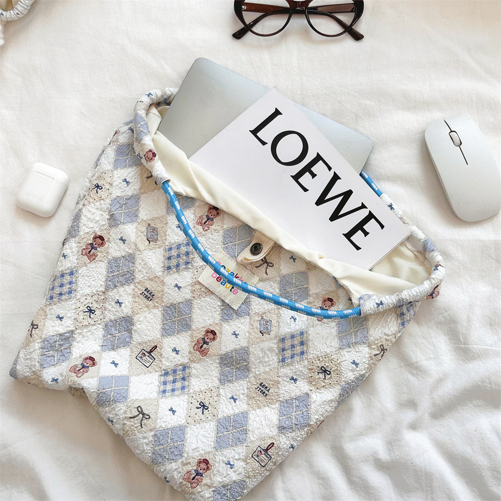 44181 Korean ins cartoon embossed canvas bag, women's large-capacity canvas bag, hand-held beach vacation handbag Specification drawing
