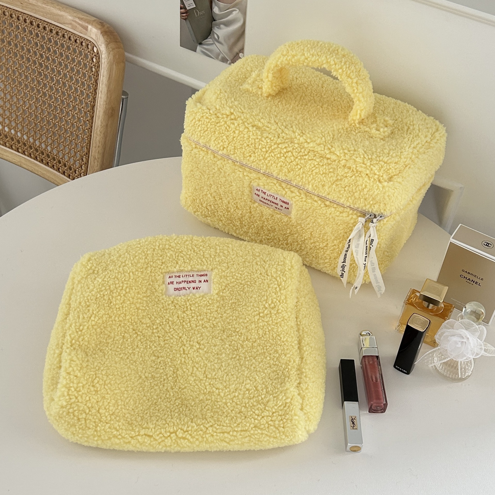 Original lambskin two-piece makeup bag, new high appearance level, large-capacity portable travel storage bag, toiletry bag Application Scenario