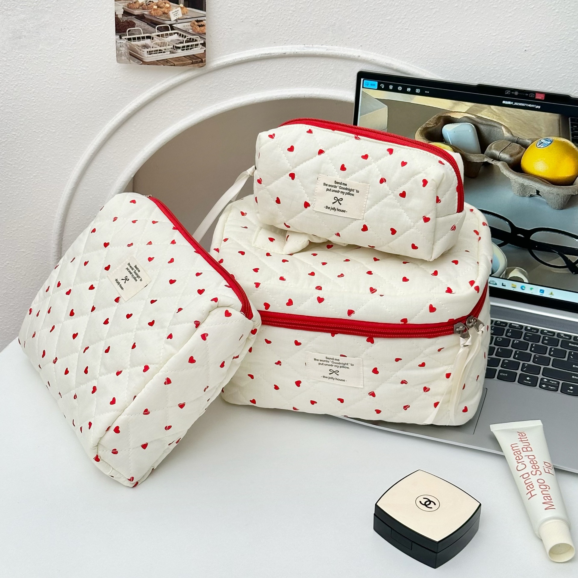 Cross-border red heart-shaped makeup bag for women, ins style, high appearance level, sweet multi-functional storage bag, large capacity toiletry bag details Picture