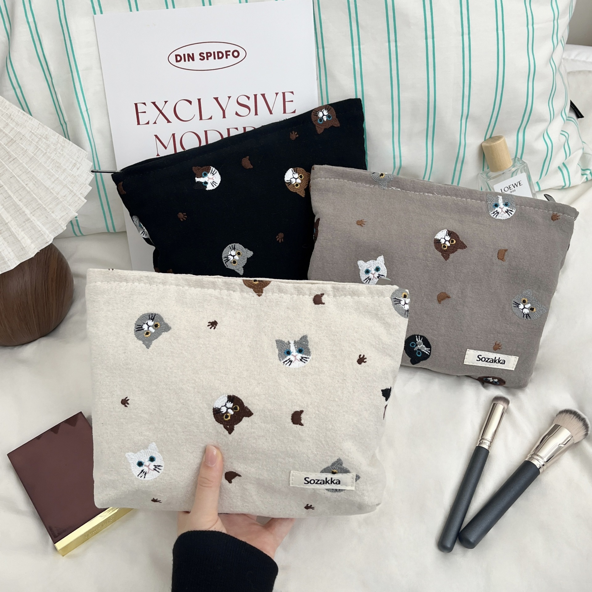 Cotton and linen embroidered cute cat storage bag, large-capacity travel portable storage bag, travel and business trip makeup bag for women details Picture
