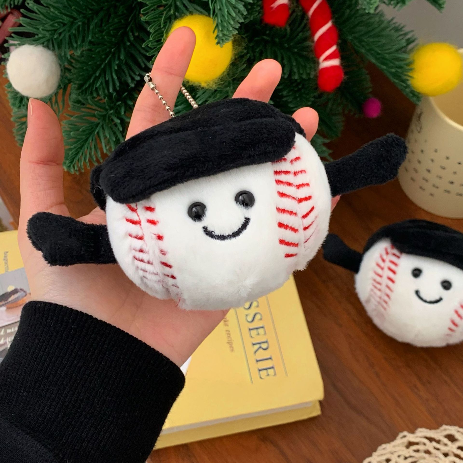 Retro and cute baseball cap pendant, high appearance level, fun smile baseball plush toy, keychain bag pendant Specification drawing
