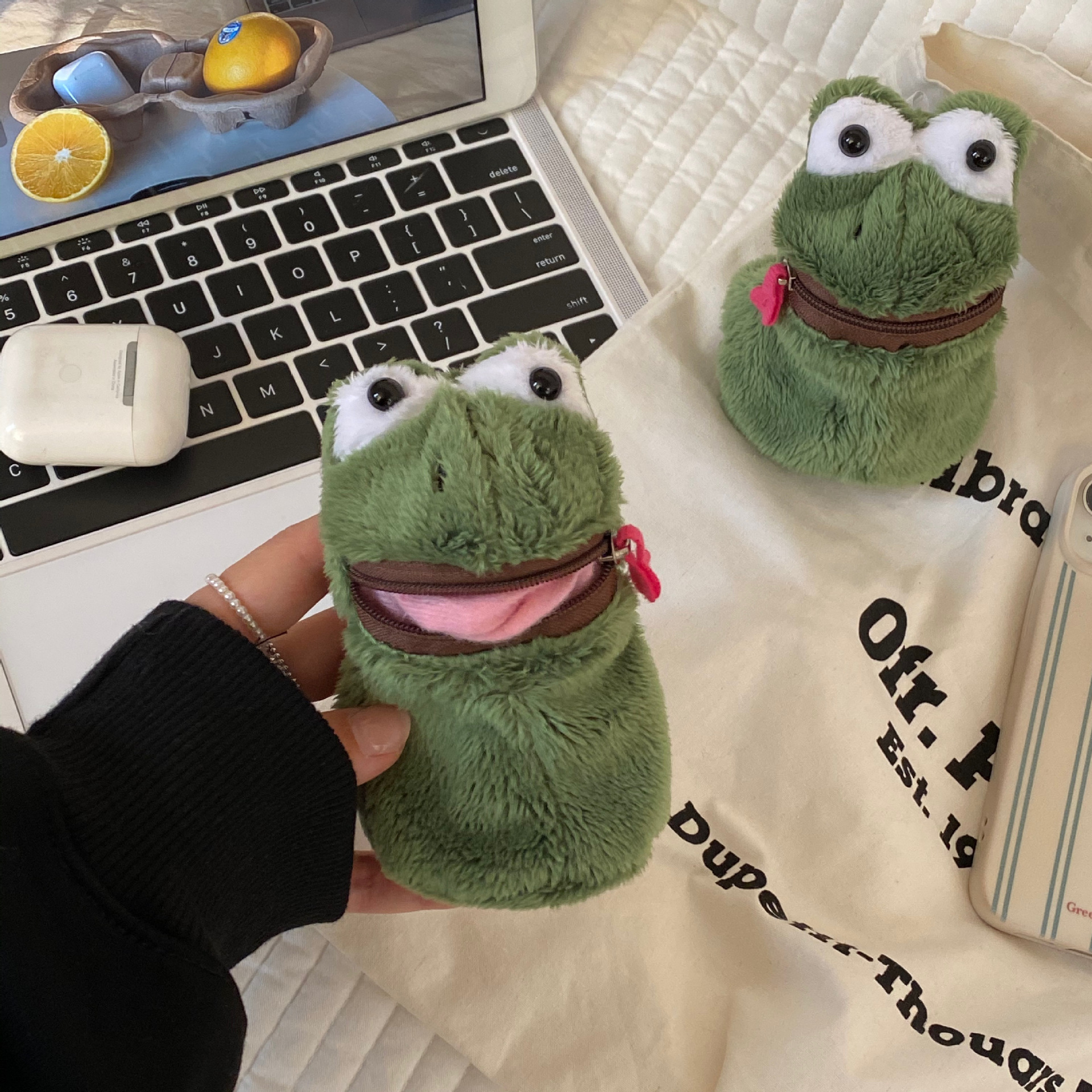 The blogger's same style frog coin purse, cute plush toy doll, keychain, pendant, portable coin purse details Picture