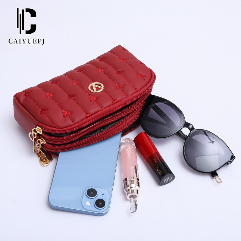 New crossbody bag for women, a versatile single-shoulder bag in solid color, a simple summer cross-border trade multi-functional small square bag Application Scenario