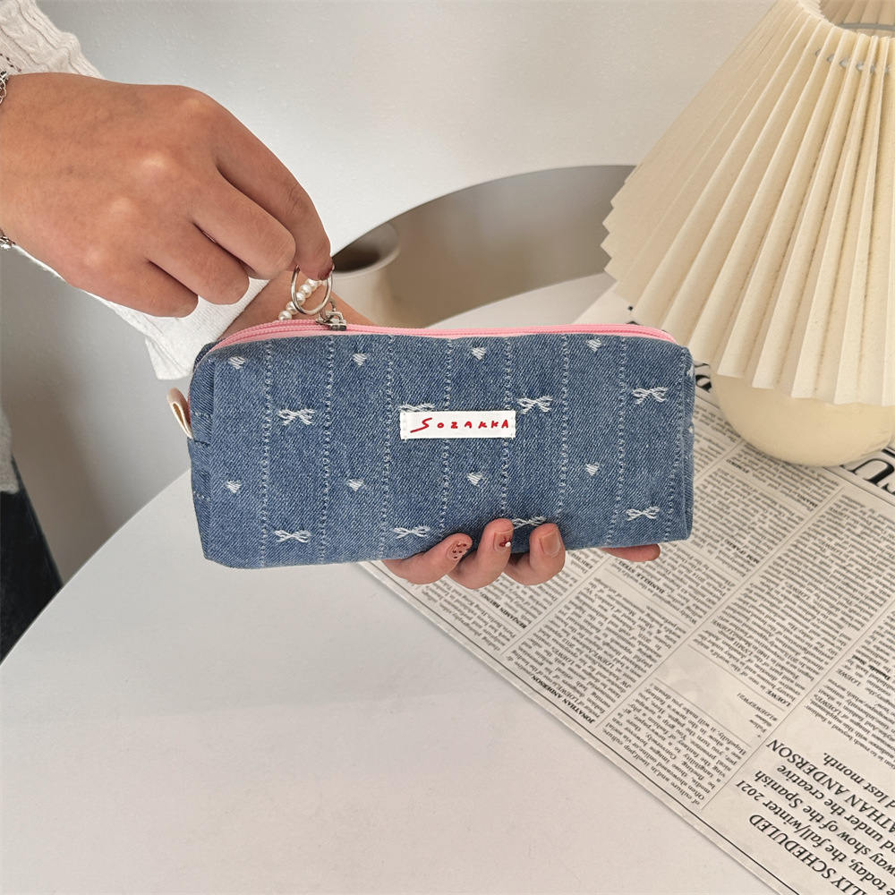 410113 New denim bow stationery pen case, loose change storage bag. Students can carry the bag together in a artistic way Application Scenario