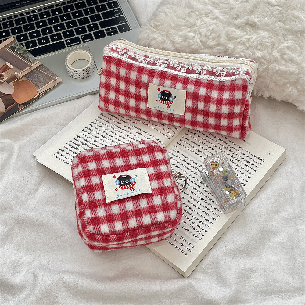 5222 New woolen checkered storage bag, student hygiene bag, stationery pen case, large-capacity multi-functional makeup bag details Picture