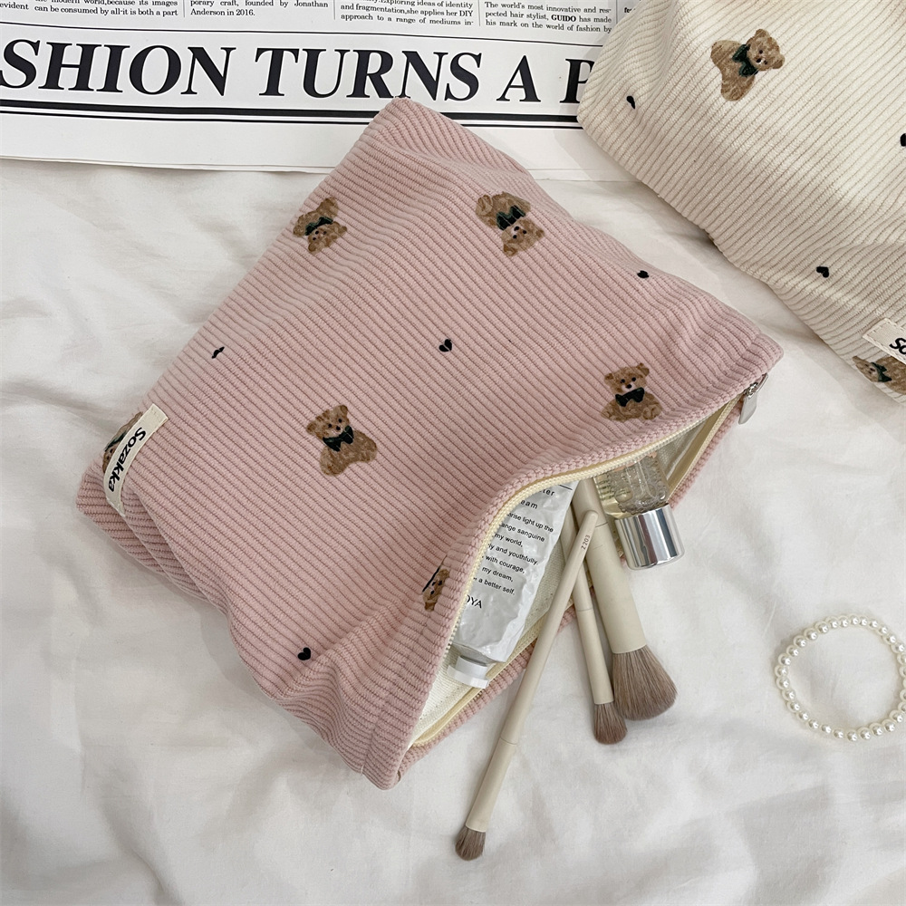 The 49192 copyrighted autumn and winter new cute bear corduroy cosmetic bag is now paired with a bag storage bag details Picture