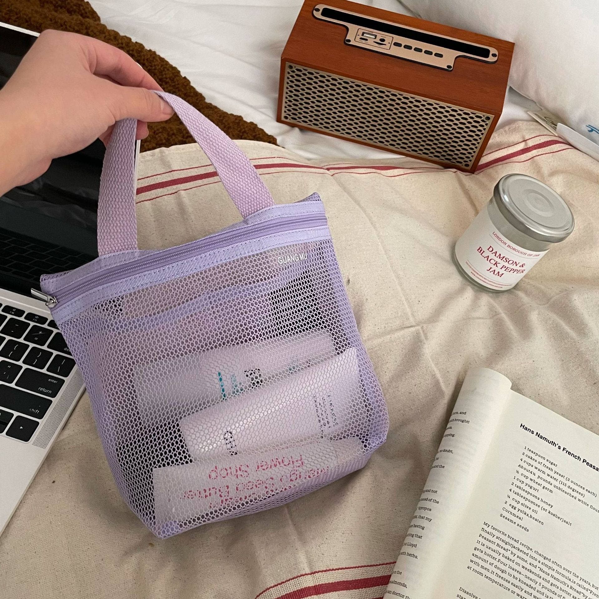 ins minimalist toiletry bag, mesh hand-held makeup bag, women's bathing, fitness and travel portable breathable and water-draining storage bag details Picture