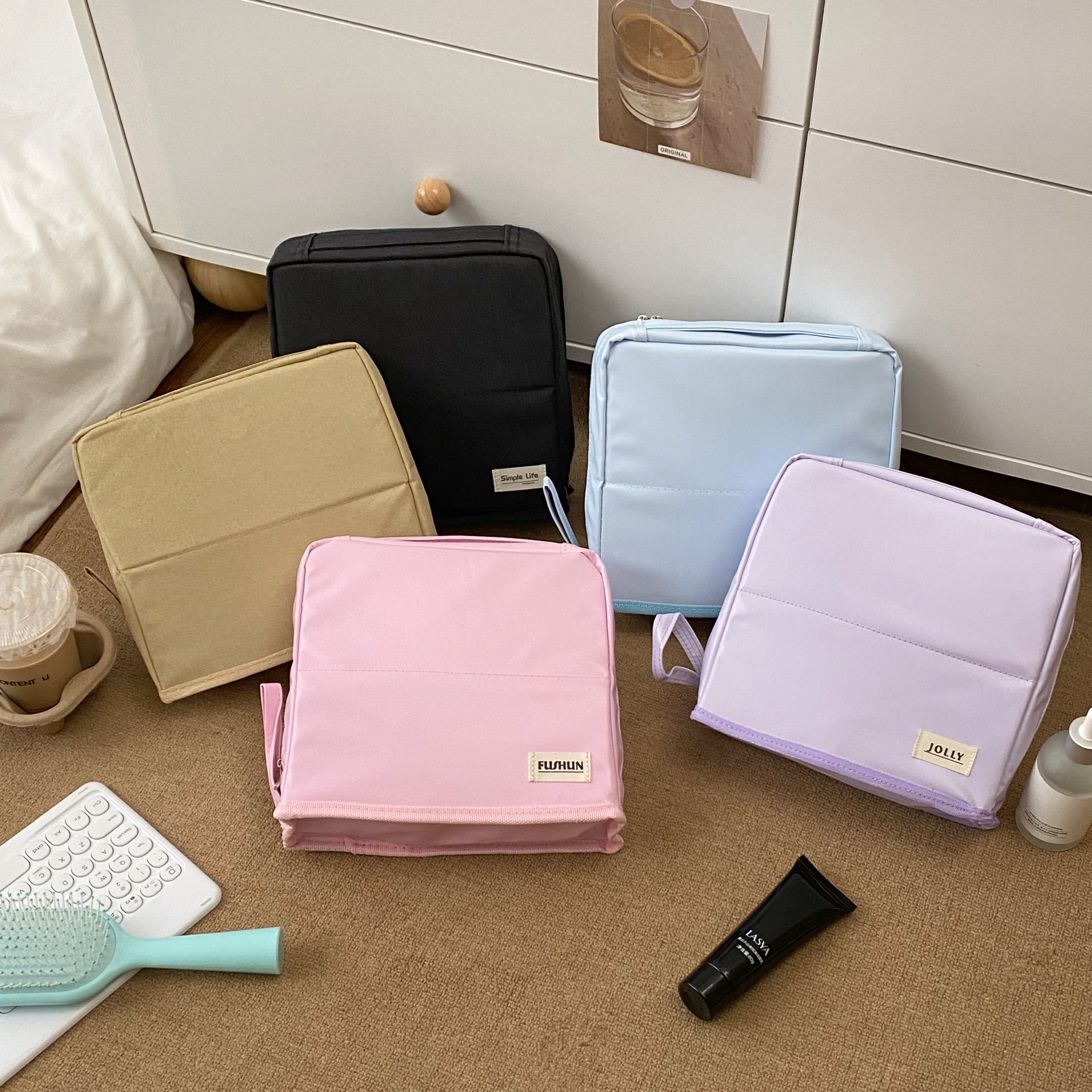 2025 New 3D makeup bag, women's macaron-colored toiletry bag, large-capacity compartmentalized travel storage bag full figure