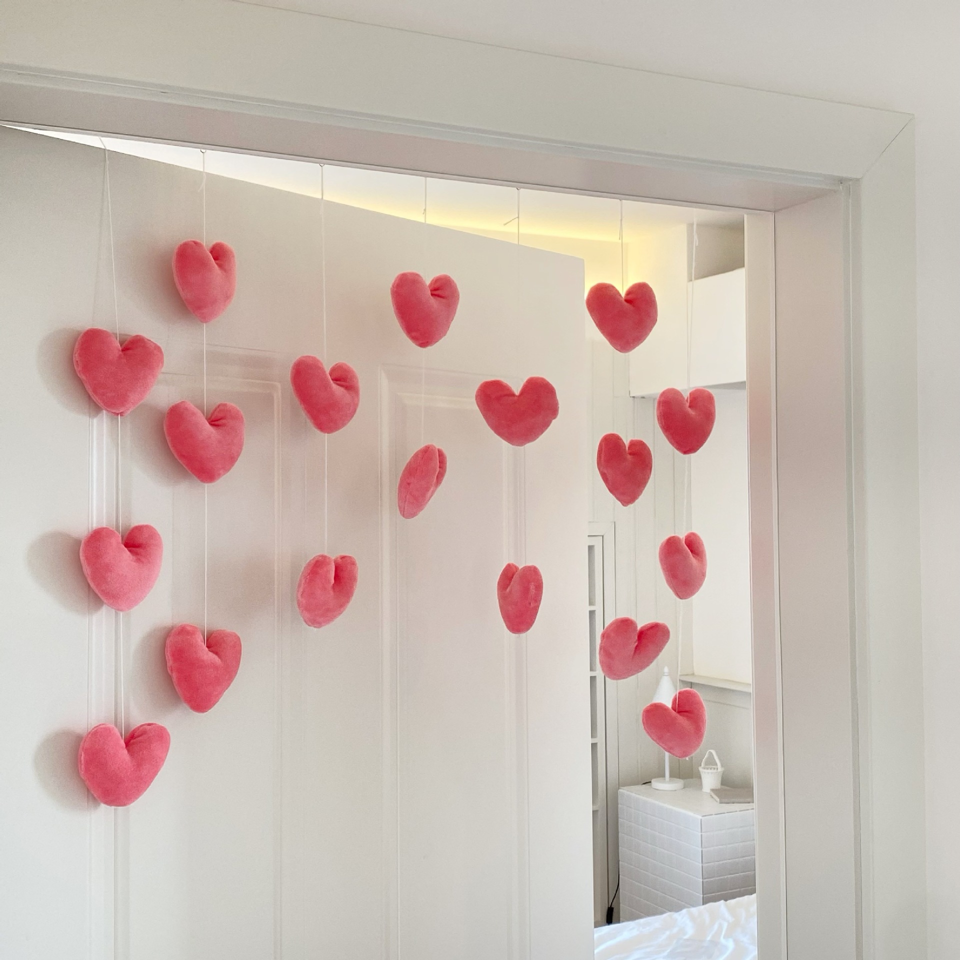 Peach-colored heart-shaped door curtain hanging decoration, high appearance level, princess heart bedroom door curtain, women's decoration hanging curtain, wall door curtain without drilling Application Scenario