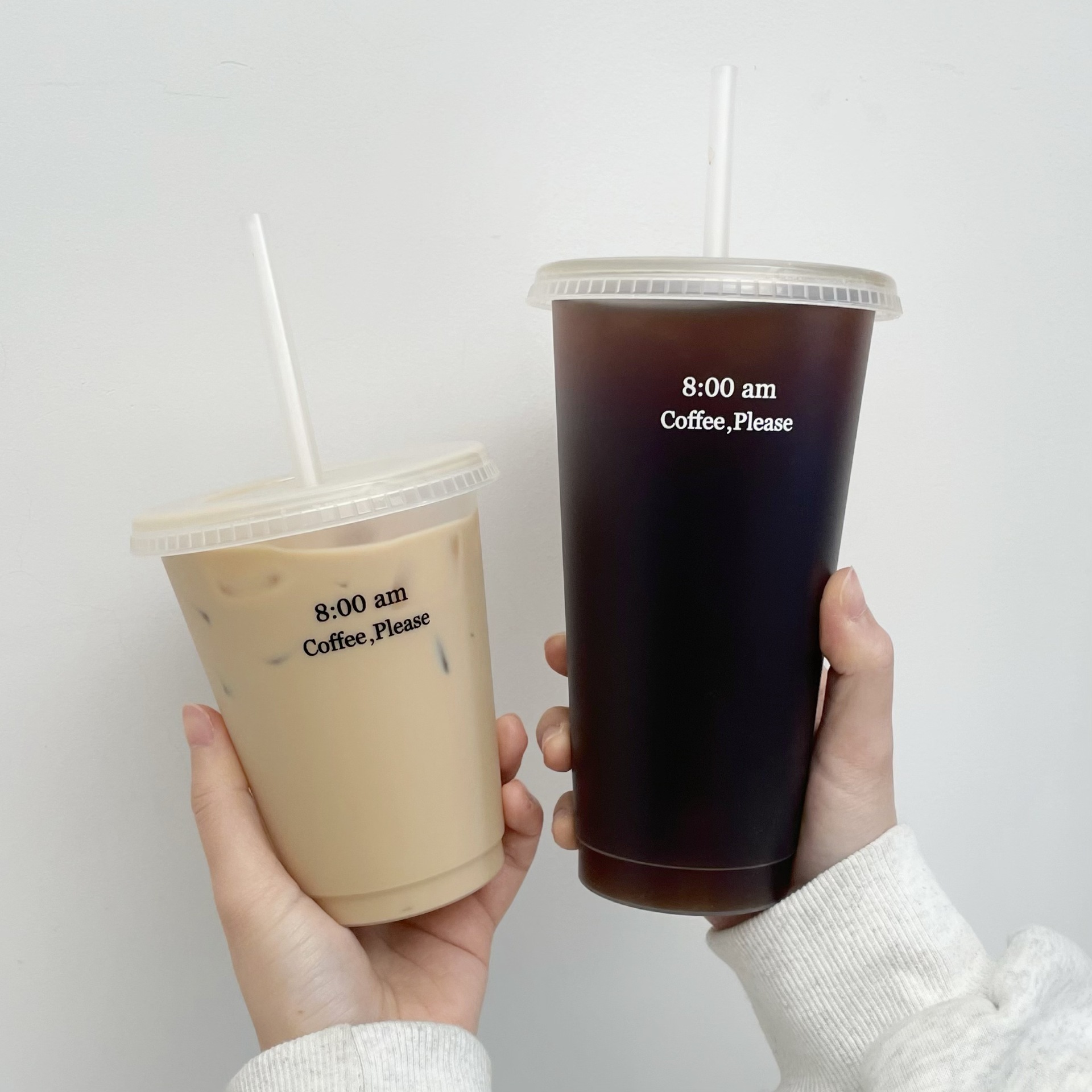 2025 New summer coffee cup, plastic straw cup, large-capacity portable cup, recyclable plastic cup, water cup full figure