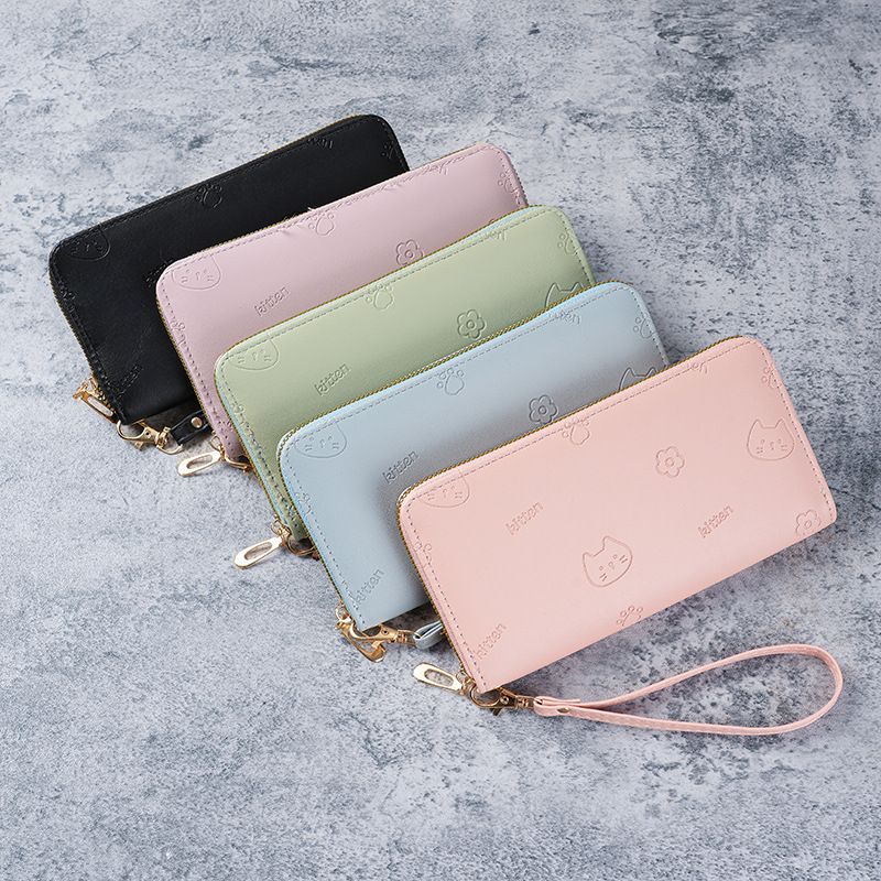 2025 Korean version new single-zipper multi-functional long women's wallet, fashionable and simple cartoon wallet bag clutch Application Scenario