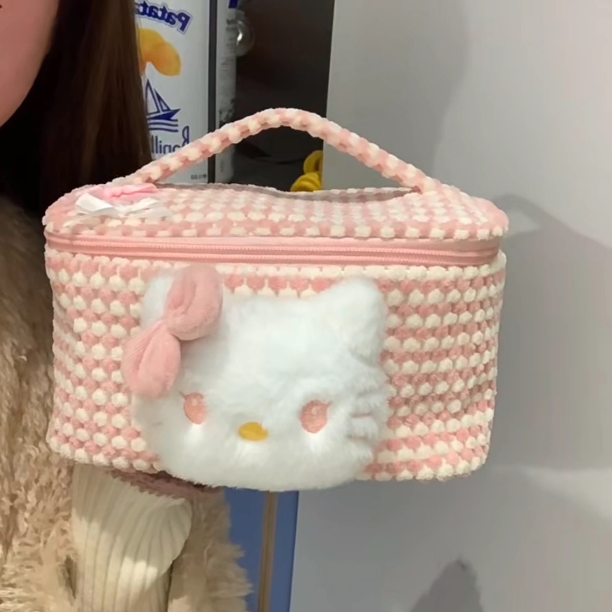 Little Chanel-style cartoon cat makeup bag, large-capacity portable hand-held cosmetics storage bag for women, travel toiletries bag full figure